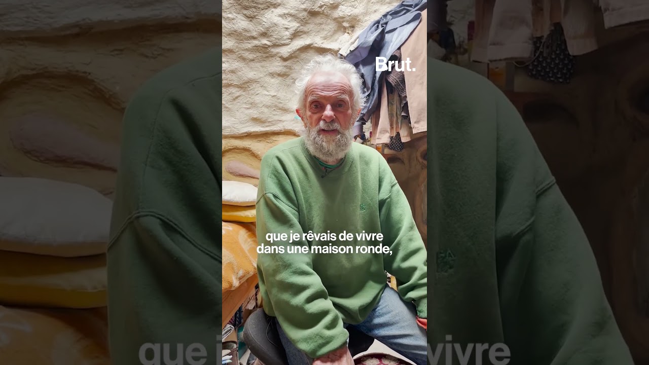À 81 ans, Alexis vit dans une "maison de hobbit" en Bretagne