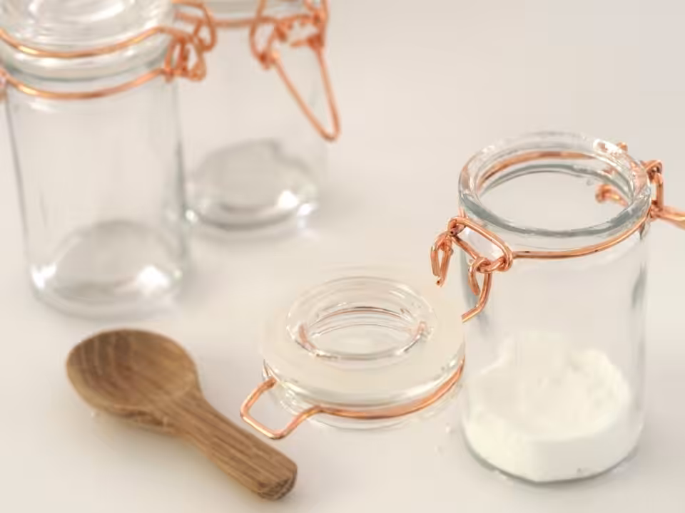 Désherbant naturel : le bicarbonate et vinaigre est-il efficace ?
