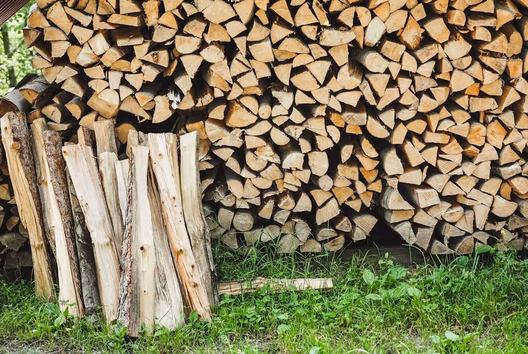 Bien stocker son bois de chauffage : conseils pratiques